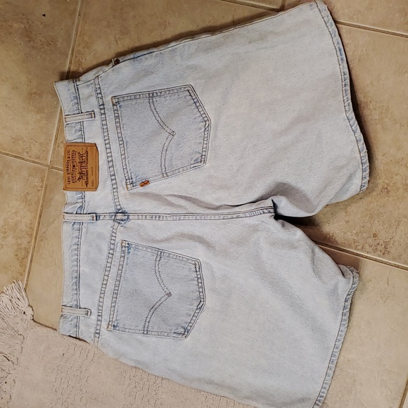 Women's vintage levi's shorts - Picture 6 of 13